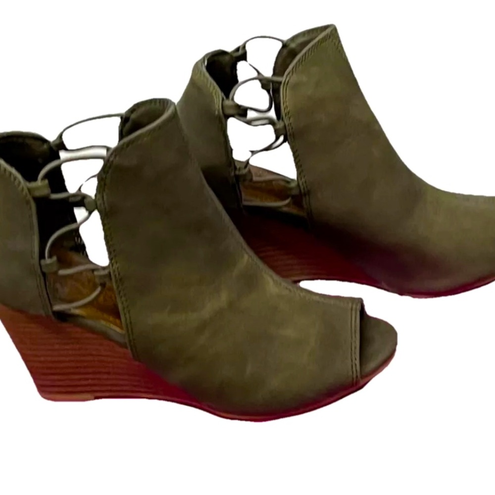 Sugar Huckles Casual Wedge Heel Ankle Boot Peep Toe Women’s  size 6 M Olive